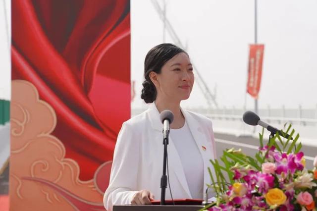 河北"最年轻女县长"走红,从本科到博士均就读清华,父母不简单_腾讯