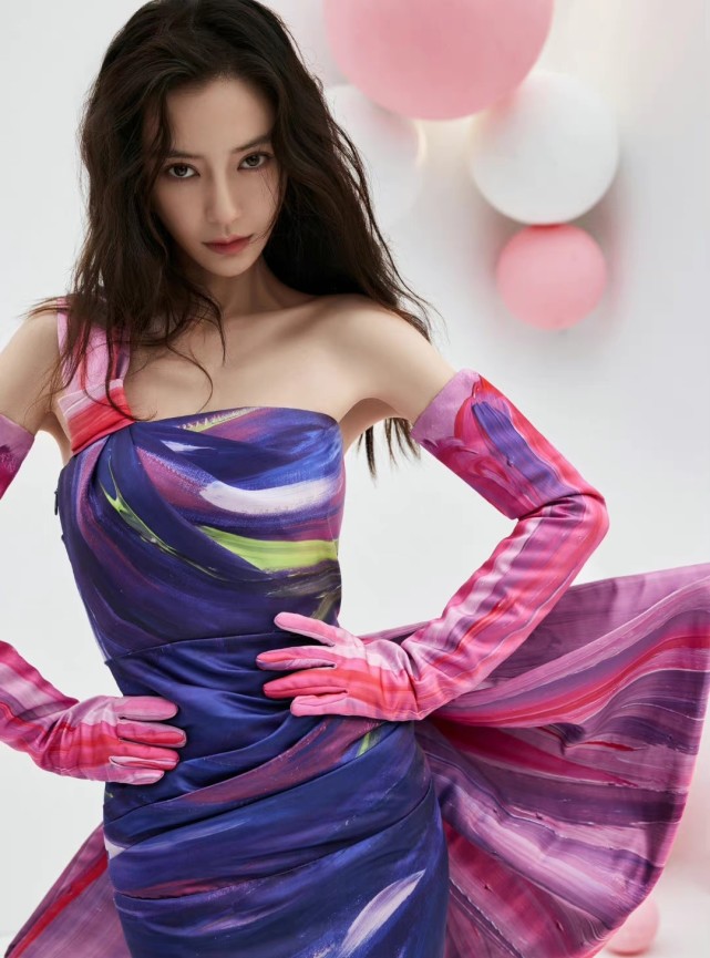 angelababy拍时尚芭莎,蓝色挑染变妖娆,时尚感远超众85花