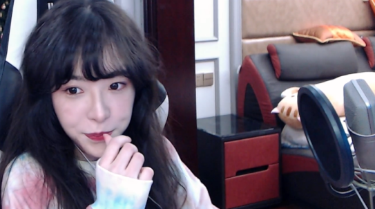 小象高颜值女主播人气高,首秀当天夕阳红全员来助阵|小象互娱|主播|首