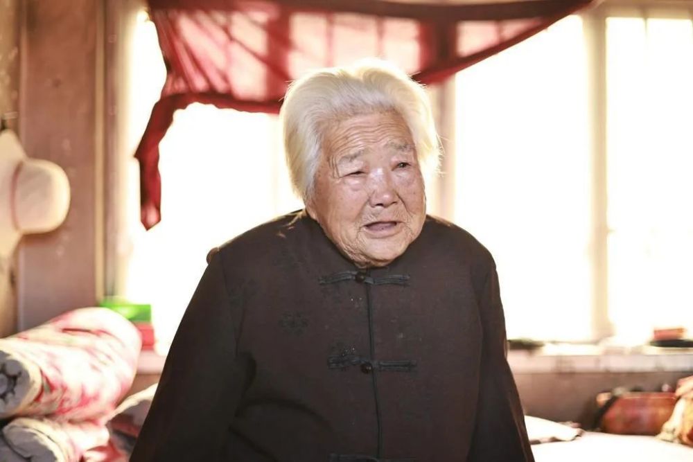 42年接生三千多人,這個102歲的老奶奶yyds