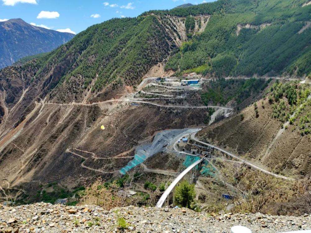 据了解,这一超级工程就是川藏线上的觉巴山隧道,在不久前,这条觉巴山