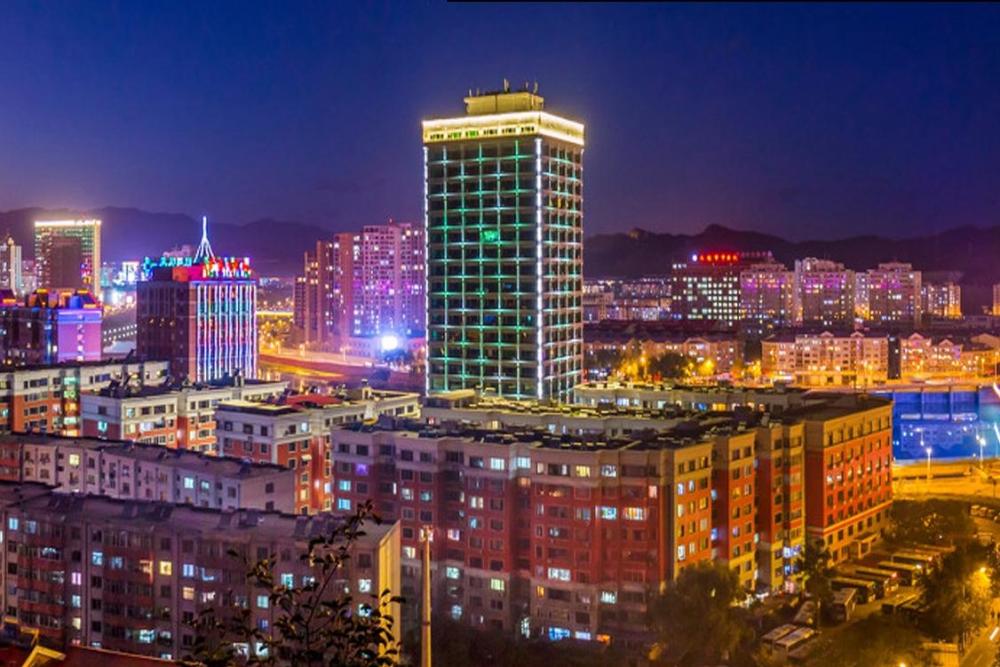 围场县人口_承德市有一个县,县城建在山谷中呈条形状,位于冀蒙交界处