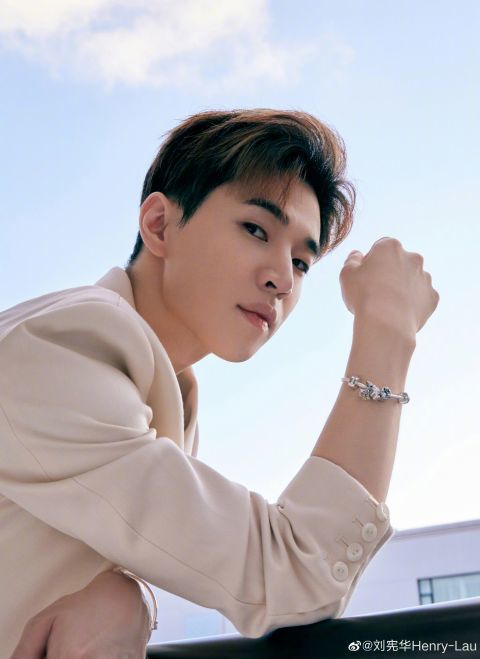 刘宪华画作在伦敦画廊展出 网友直呼:还有什么是大华不会的!