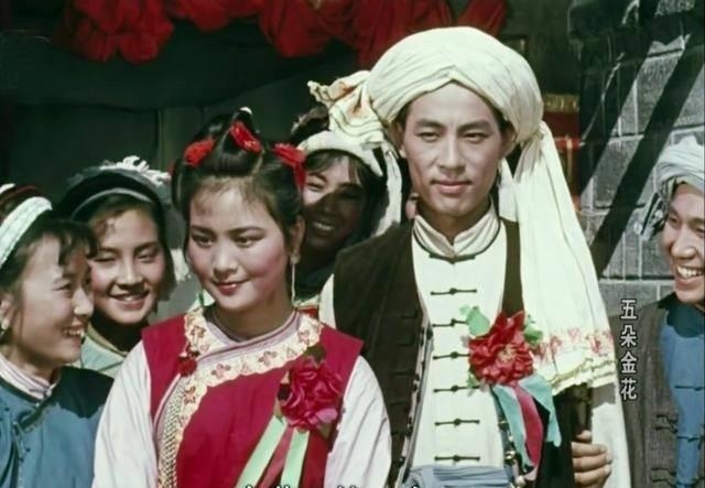 80年代,朱一锦和洪君彦去了美国,但他们的婚姻并没有长久,很快便结束