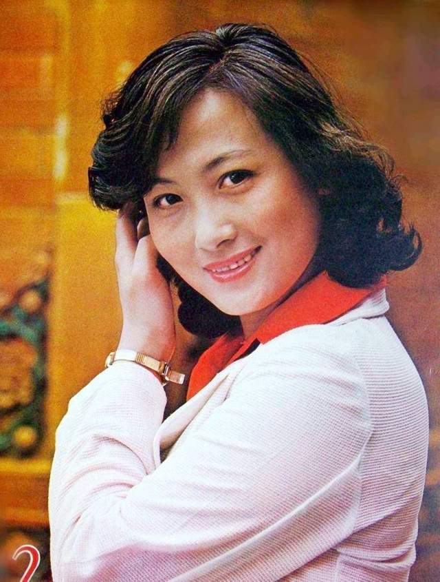 美女程晓英当年齐名刘晓庆却当红时息影如今74岁近照曝光优雅知性