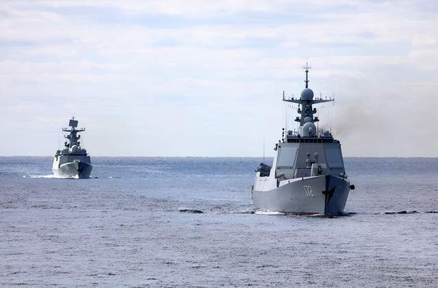 内有1艘来自北海舰队的055型驱逐舰101"南昌"舰,1艘来自南海舰队的