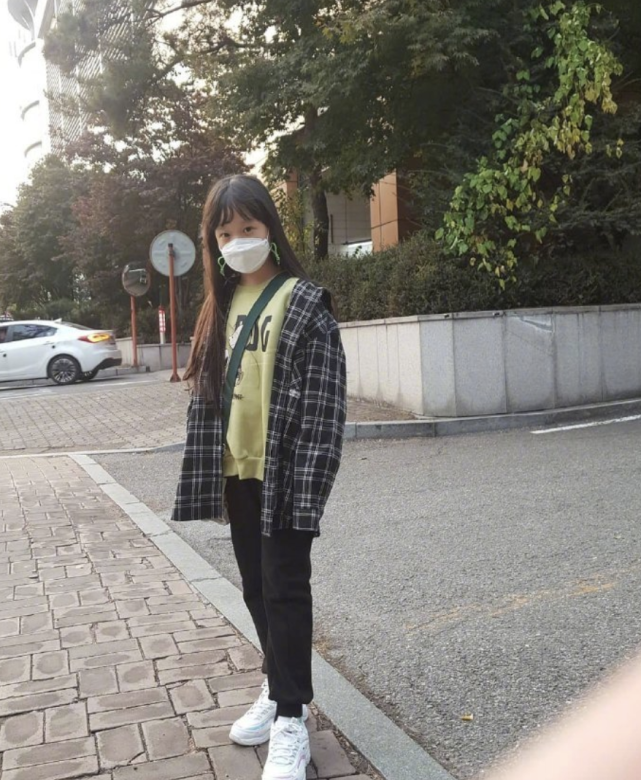 请回答1988小珍珠近照曝光10岁金雪可爱依旧被赞等比例长大