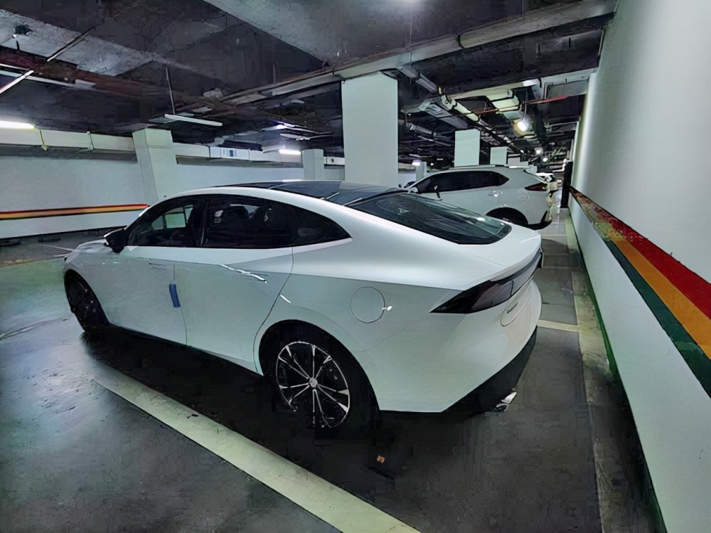 长安univ实车曝光这样的轿跑车谁看谁心动