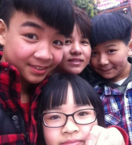 还记得《变形计》的易虎臣吗?骗粉丝借钱不还,妹妹为他辍学还债