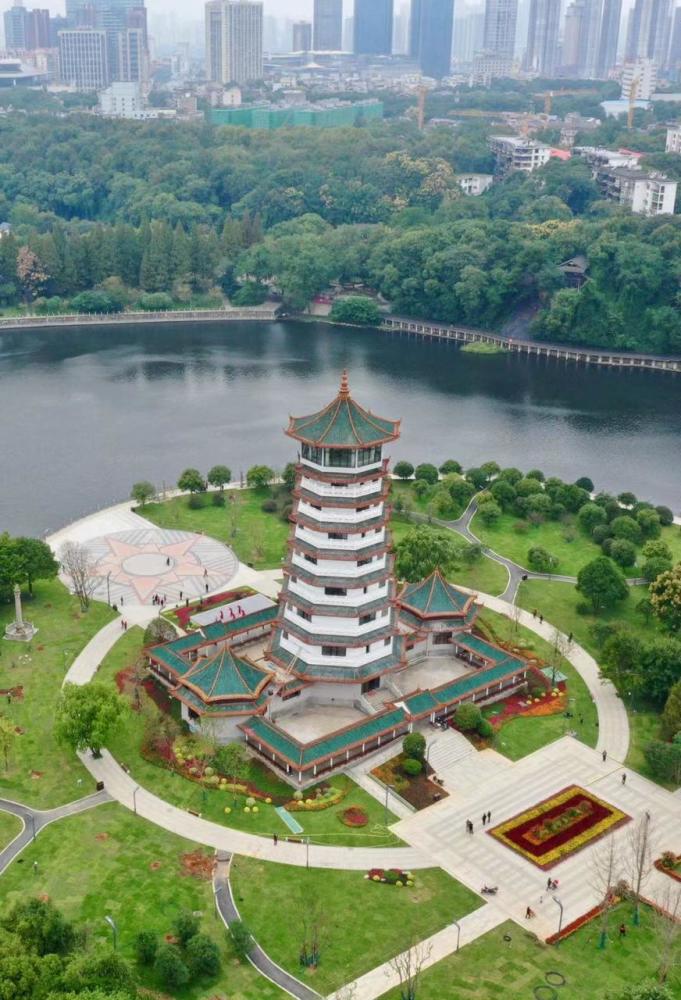 重新开放的潇湘阁成为湖南烈士公园特色地标,还有两座"园中园"免费