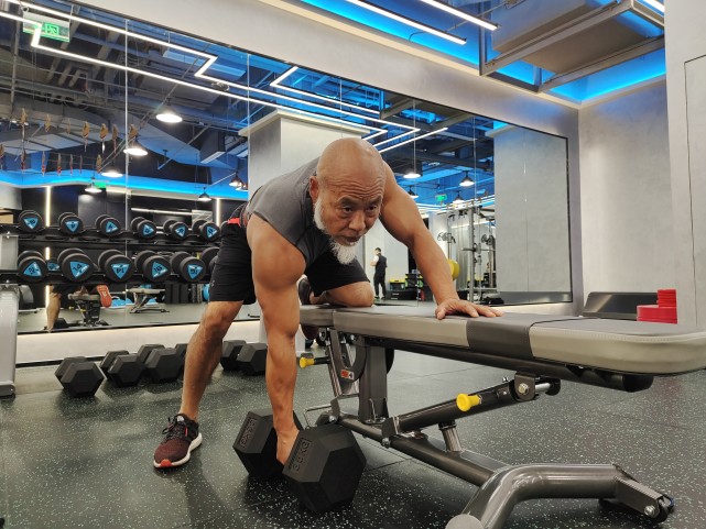 这届老年人健起身来满满都是科技范儿