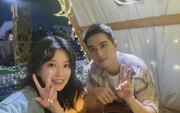 龚俊沉睡花园将播搭档氧气女孩乔欣白衬衫路透让人心动