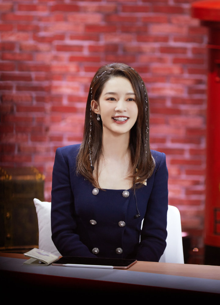 李沁钻链编发造型