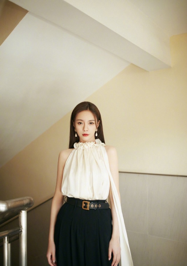 沈梦辰闲置衣服价格翻三倍出售