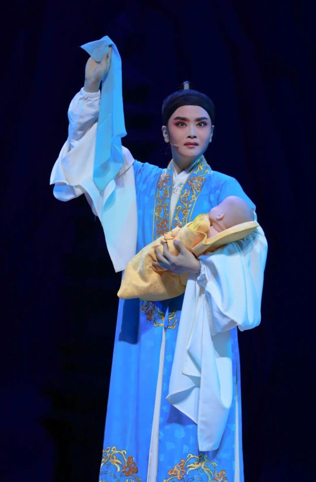 她是劈山救母中的刘彦昌是新生代中的实力派