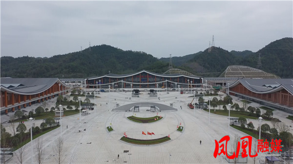 张吉怀高铁凤凰古城站进入收尾阶段