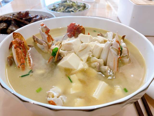 煮螃蟹汤不要直接加水煮煎一煎味道不腥汤更鲜美好喝