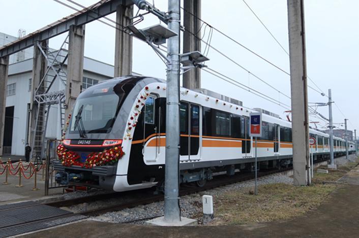 新进度重庆轨道交通4号线二期首列车辆下线
