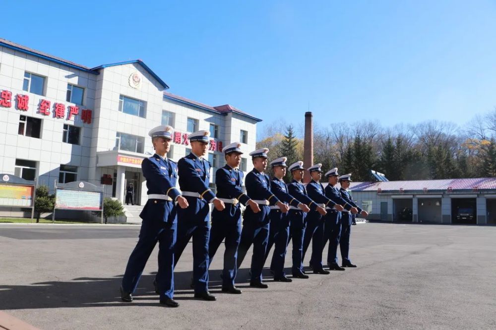 开展队列训练练出指战员精气神