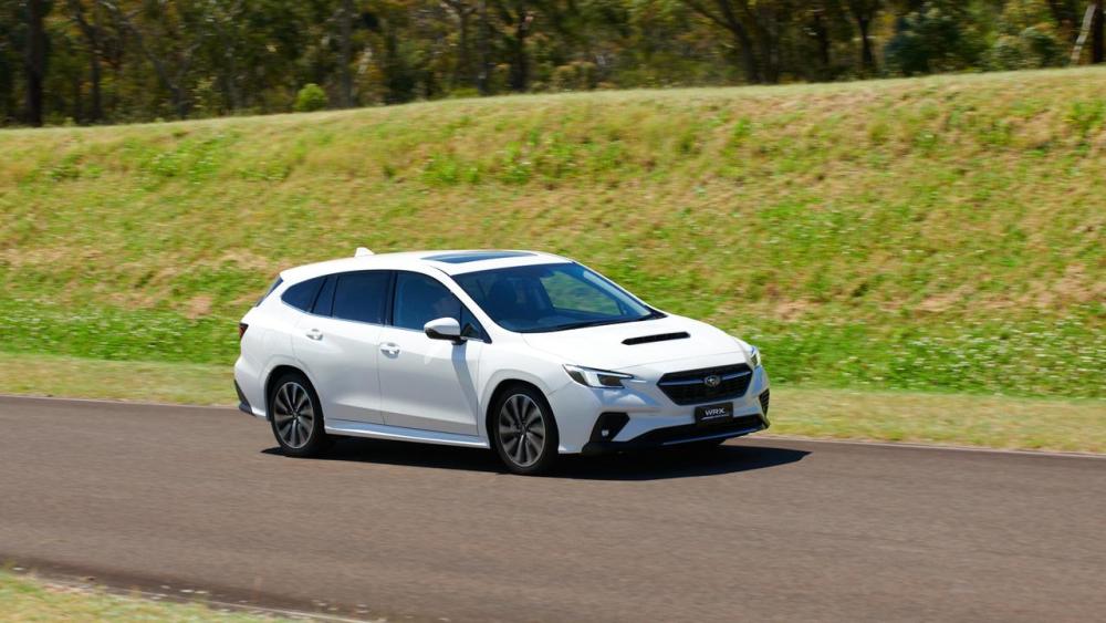 斯巴鲁wrxsportswagon揭晓高性能旅行车焕然一新