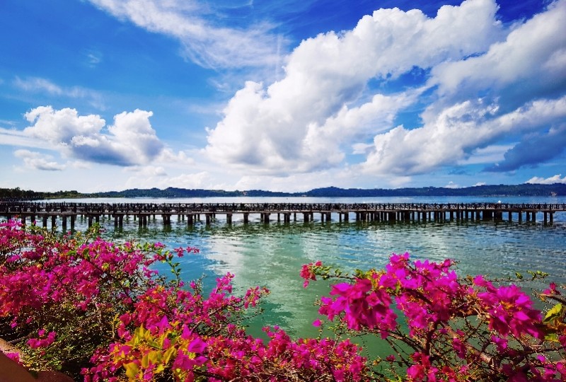 汕尾观澜广场海上栈道.