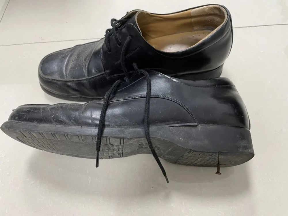 一双保存了15年的警用皮鞋告诉你:这就是做警察的样子!