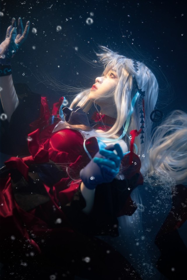 cos赏析浊心斯卡蒂