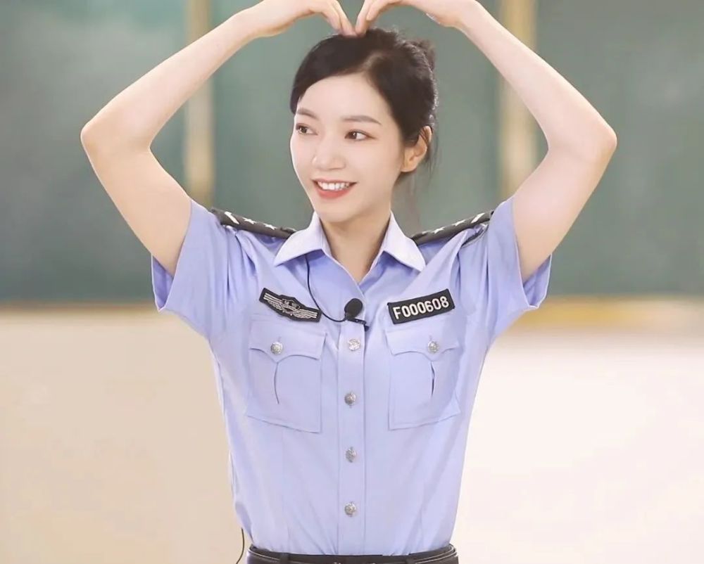 1992年2月出生,2019年6月参加温州交警宣传工作.