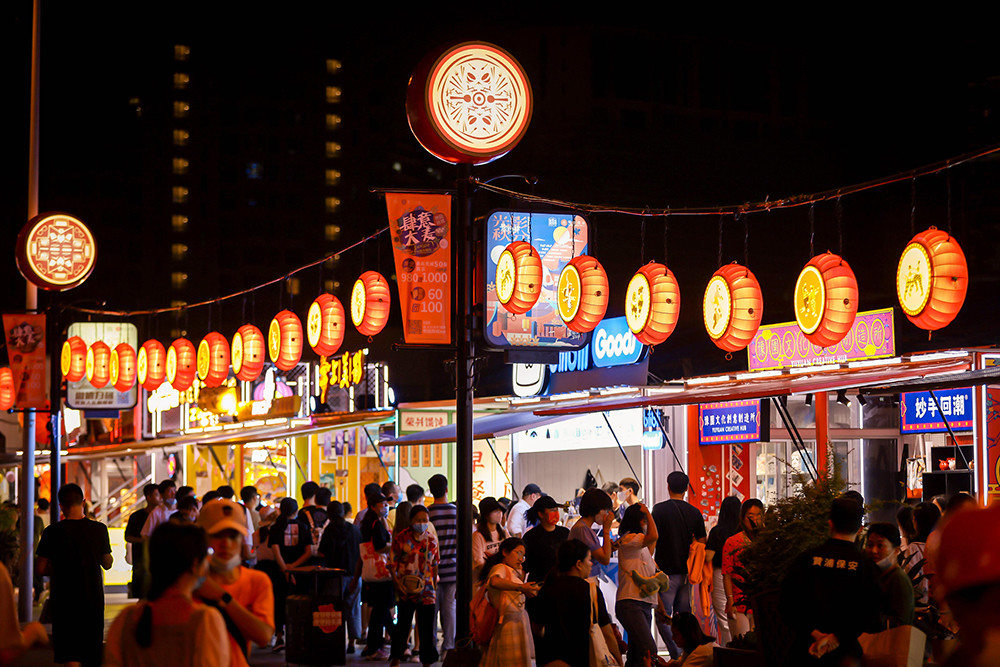 曾是驻兵演武之地上海这条老城厢马路变身国潮集市