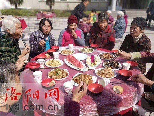 新安縣石寺鎮20個村(社區)自發組織活動 為千餘名老人送節日祝福_騰訊