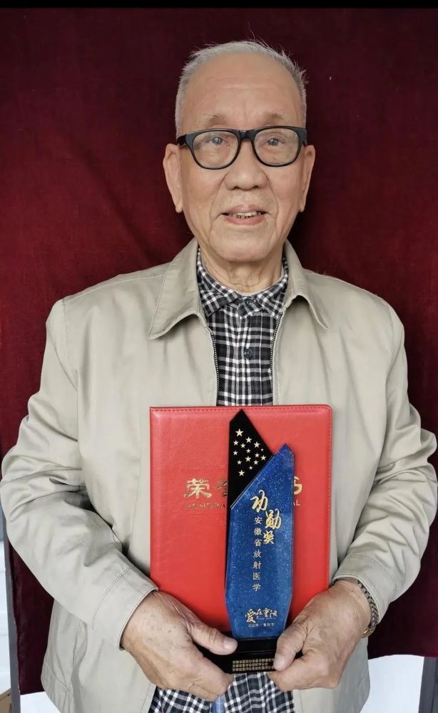 这位济世良医获省放射医学功勋奖!