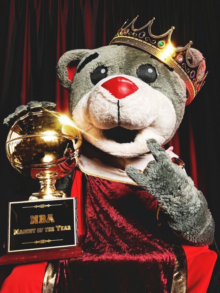 祝贺火箭熊当选nba年度最佳吉祥物