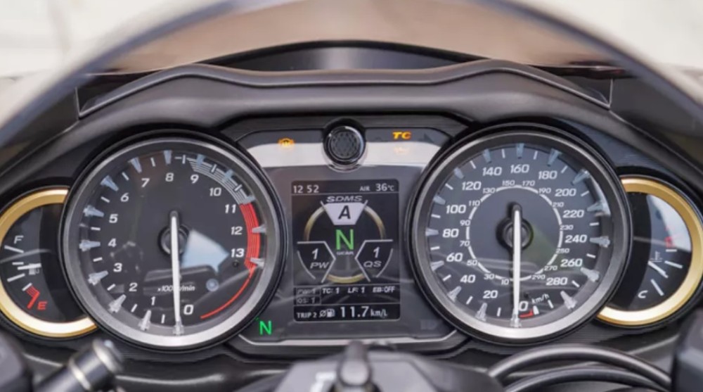 陆地飞行器解析2021款铃木隼水冷4缸极速299km为速度而生