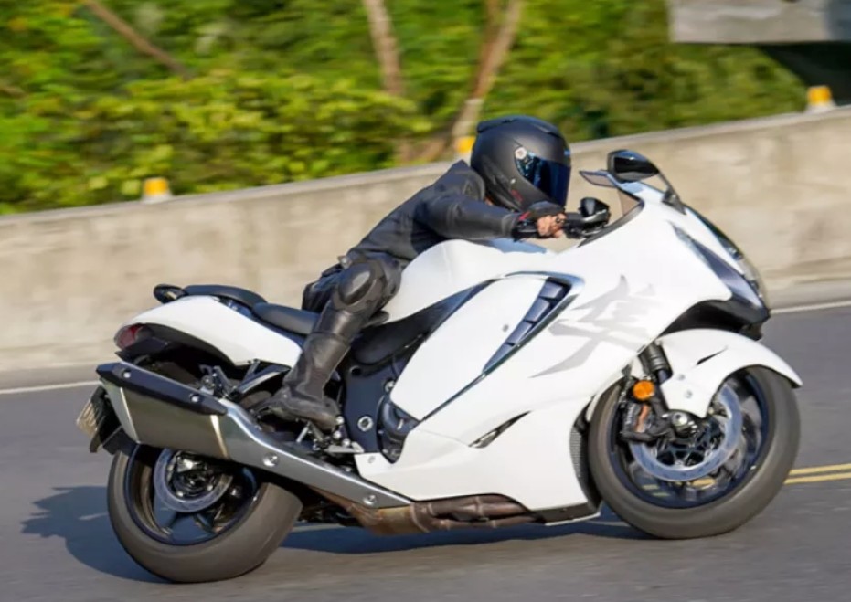 陆地飞行器解析2021款铃木隼水冷4缸极速299km为速度而生