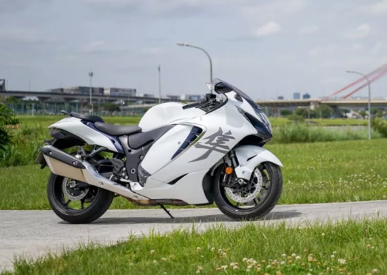 陆地飞行器解析2021款铃木隼水冷4缸极速299km为速度而生