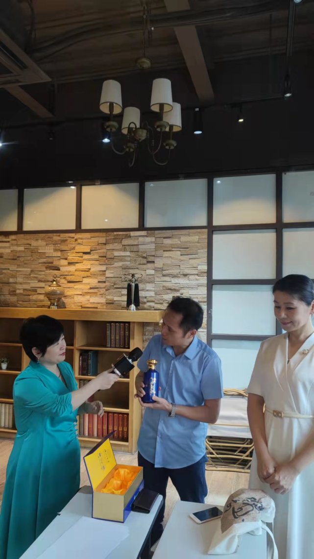 厦大校友傅红梅邓小忠在亚洲最大咖啡厅、美丽的豪丽斯咖啡厅直播(2021年10月14日16：00重阳节圆点直播)