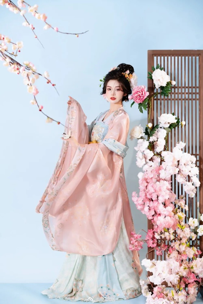 古风真人女生头像:想把你温柔的装进兜里,与你一起享受晚间微风的温柔