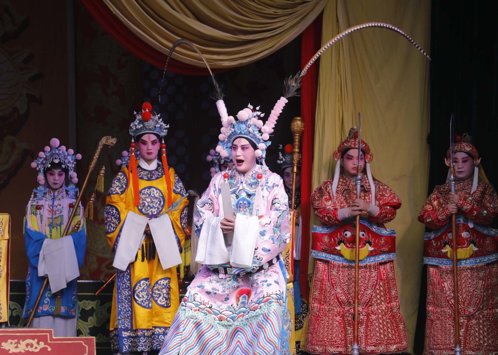 长治市上党梆子剧团到苏店镇原家庄村唱大戏