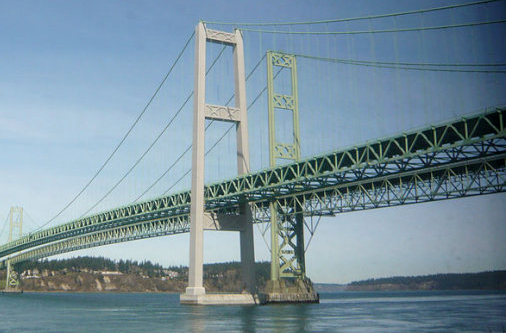 耗资4000万使用4个月美国塔科马海峡吊桥为何英年早逝