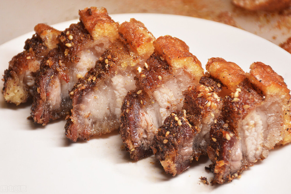 五花肉的网红烤箱版,脆皮五花肉,咔呲咔呲的,吃着特别过瘾_腾讯新闻