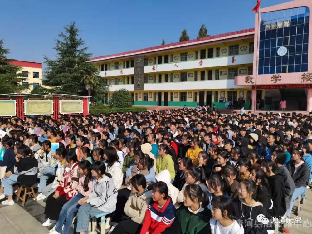 国粹传承 浸润心灵——"戏曲进校园"走进唐河县源潭镇二初中