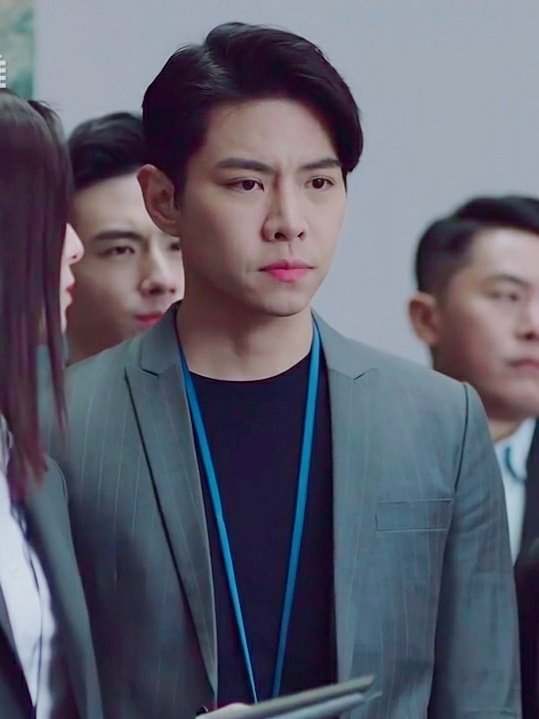 同期热播的剧集《把关者们》中,罗天宇的角色也是海关的一员,虽然戏份