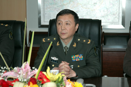 他是南京军区原司令1955年授少将33年后授上将儿子也是少将