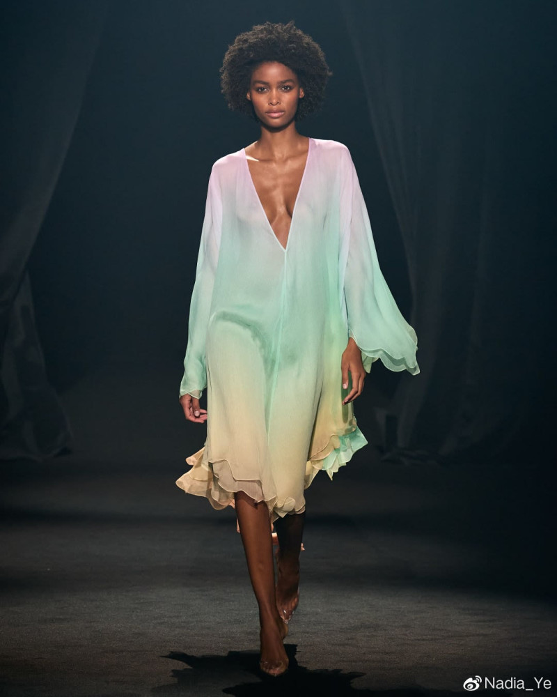 azfactory2022春夏爱带来爱alberelbaz纪念秀