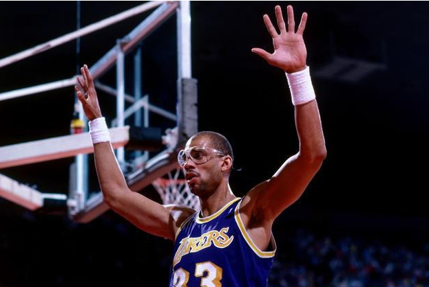 勒布朗·詹姆斯 NBA联盟，湖人队史最大牌球星是谁？韦斯特垫底 詹皇未进前3