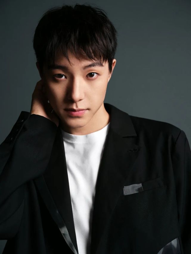 "新人"凤凰传奇与"红人"张欣尧