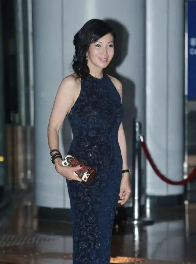 香港第一位港姐孙泳恩:经历三段婚姻,曾抑郁自杀,如今怎么样了_腾讯