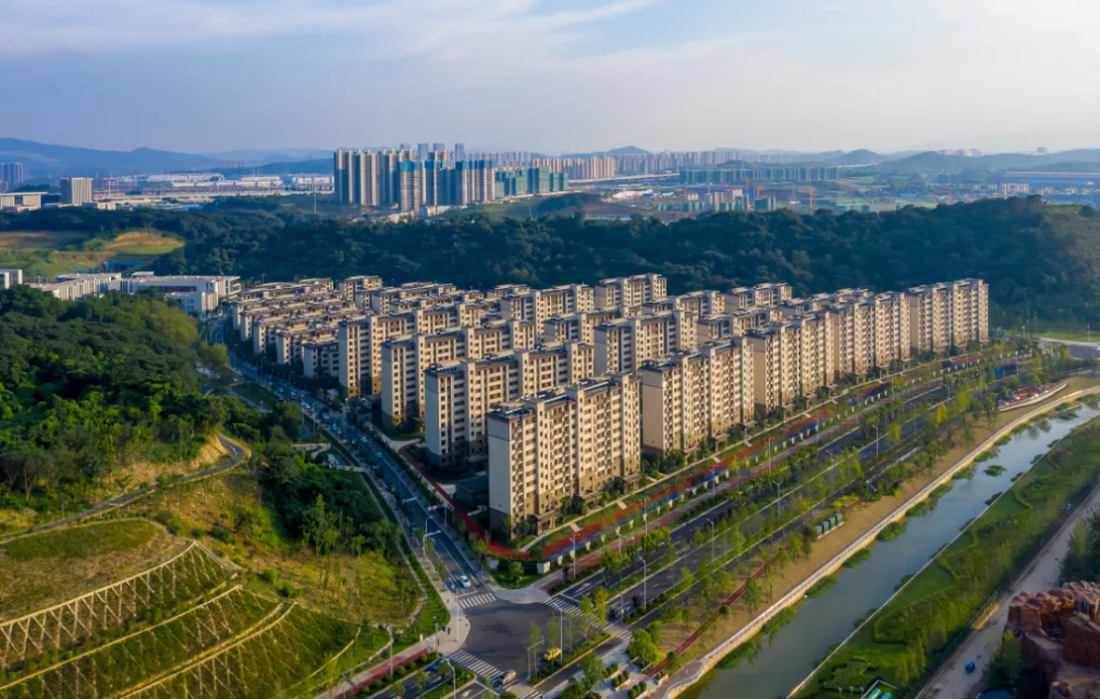 倾力钜献约255万方城系人居样本看华侨城如何引领栖霞滨江时代