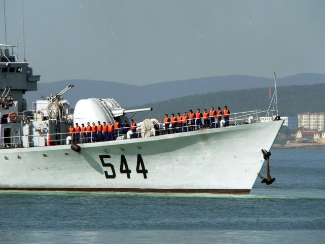 544号旅顺舰第一艘有直升机的护卫舰开海军反潜护卫舰之先河