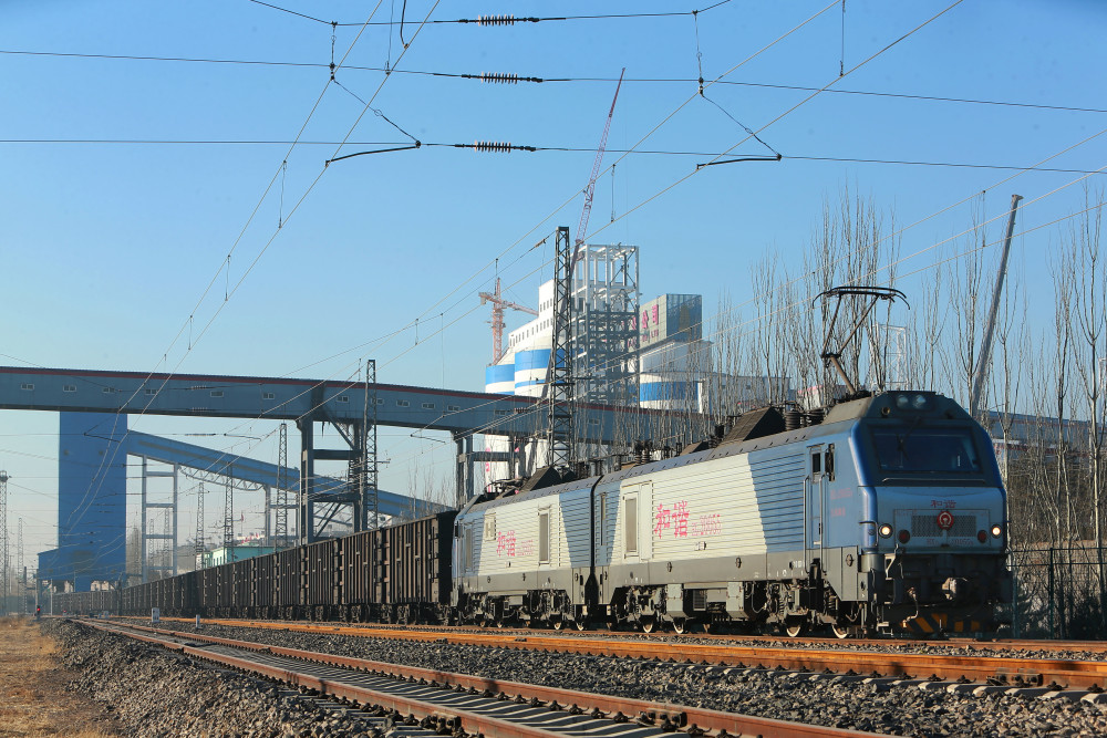 国铁太原局10月已运煤2200余万吨 港口存煤回升